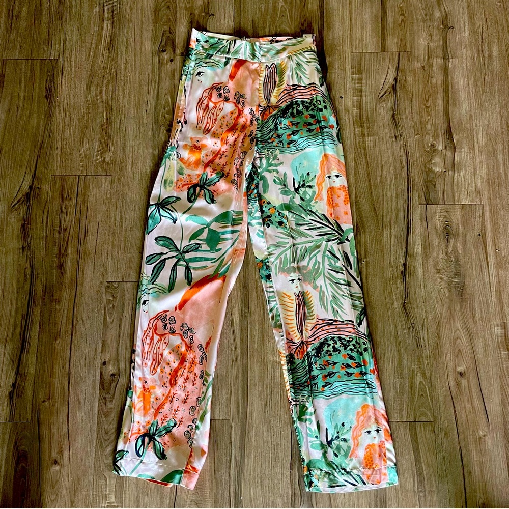 Aritzia High Waisted Straight Leg Pants With Funky All Over Print